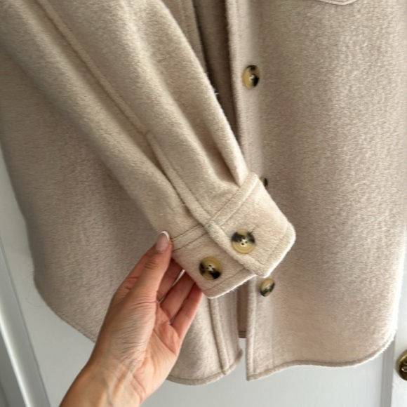 Aritzia 100% Wool Button Down Jacket - Picture 6 of 8